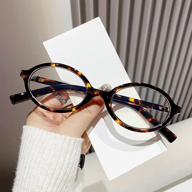 Lunettes loupe pour femme ovale et colorer