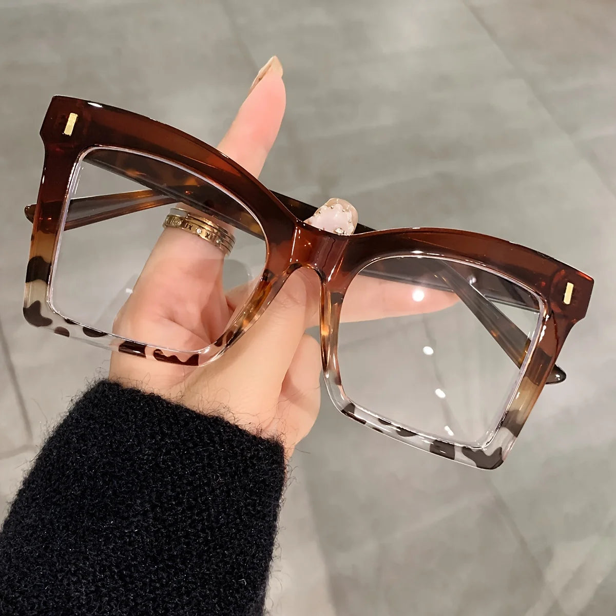 Lunettes loupe femme arrondie avec verres coloré