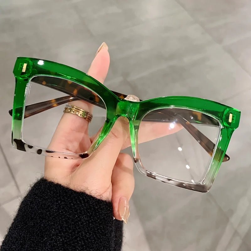 Lunettes loupe femme arrondie avec verres coloré