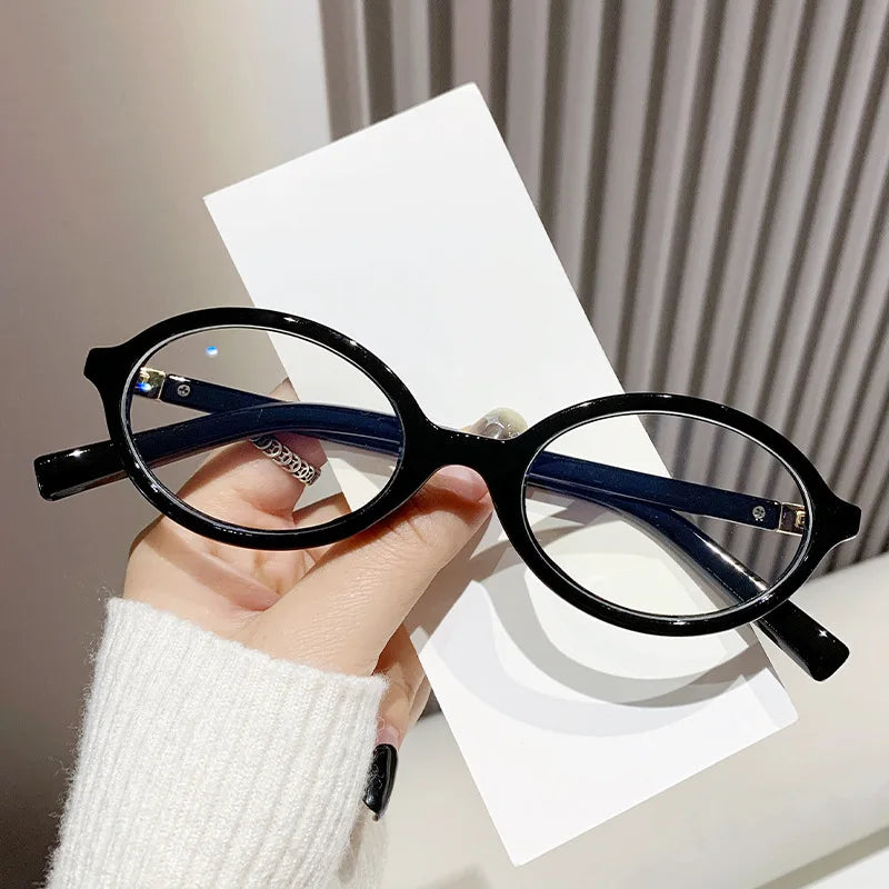 Lunettes loupe pour femme ovale et colorer
