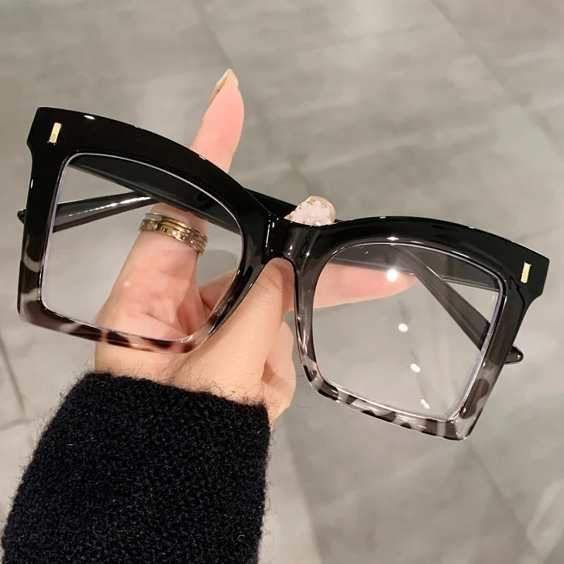 Lunettes loupe femme arrondie avec verres coloré